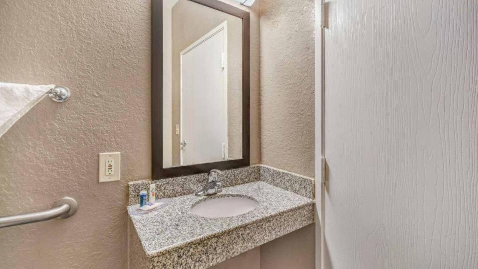 Motel 6 Humble, Tx - Houston International Airport المظهر الخارجي الصورة